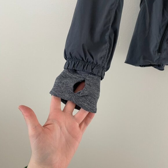 Lululemon Downtime Hooded Full Zip Grey Rain Jacket Size 8 - Picture 6 of 7